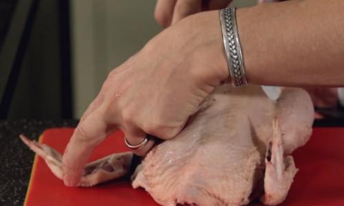 Как зарубить курицу и разделать — советы начинающим птицеводам Как разрезать курицу на суп